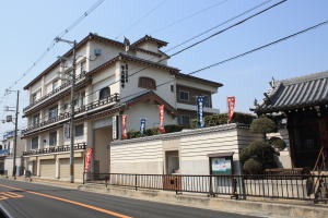 信号を右に曲がる