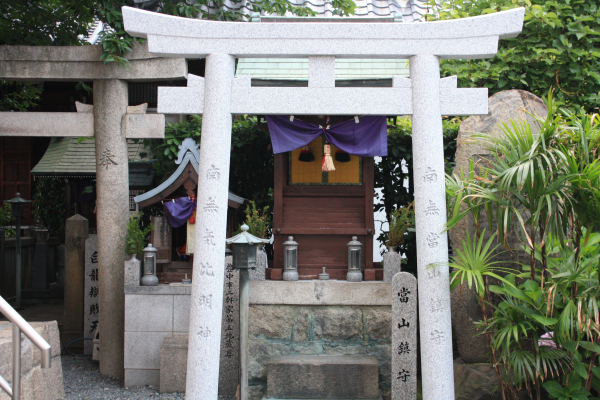 鎮守堂