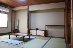 客室(中)