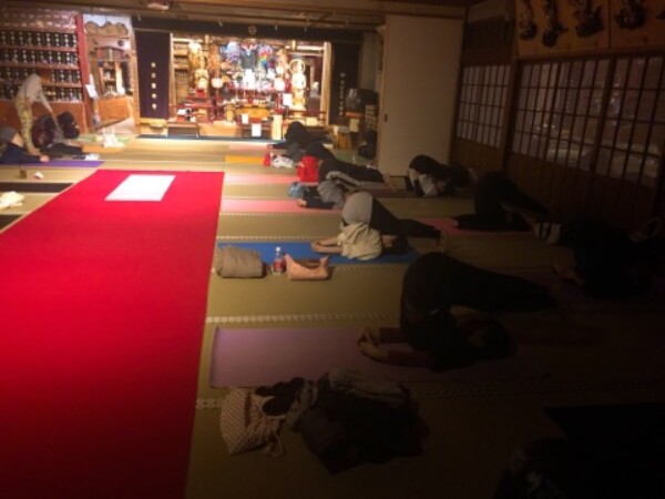新年の寺ヨガと新春特別祈祷を開催サムネイル