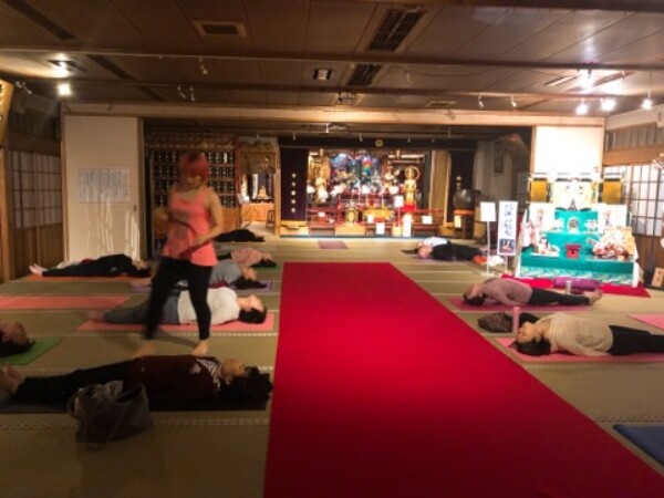 寺ヨガ開催　吹田：常光円満寺サムネイル