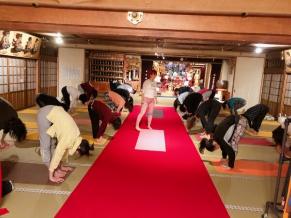 寺ヨガを開催　大阪：常光円満寺サムネイル