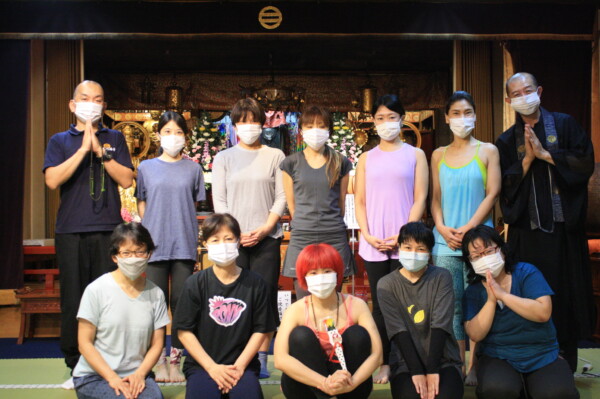 【寺ヨガ】真夏の108太陽礼拝を開催（常光円満寺）サムネイル
