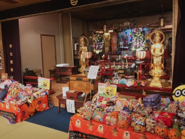 【水子供養】たくさんのハロウィンのお供えがあがりましたよ｜常光円満寺サムネイル