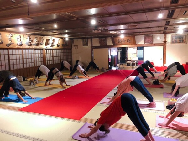 【寺ヨガ】今日も嬉しい満員御礼。楽しいヨガでした｜常光円満寺サムネイル