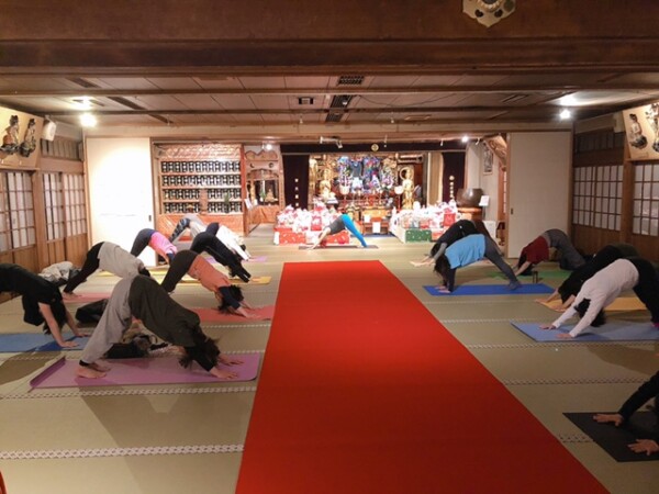 【寺ヨガ】気づけば満員でした｜常光円満寺サムネイル