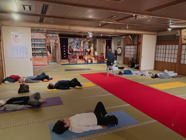 【寺ヨガ】久しぶりの寺ヨガ。ヨガの後は阿字観という瞑想も｜常光円満寺サムネイル