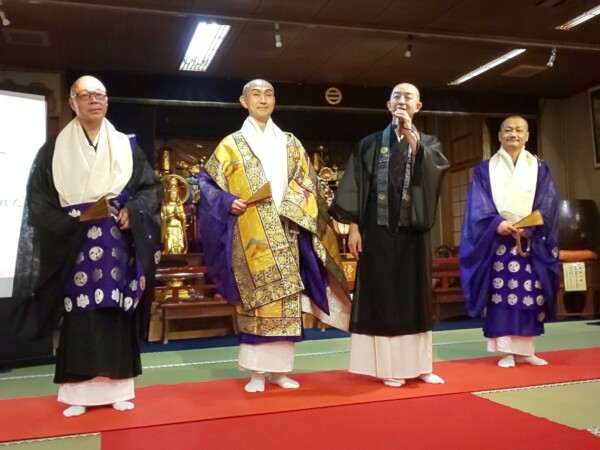 【寺ヨガ】ヨガの後、お坊さんファッションショーで楽しんでいただきました｜常光円満寺サムネイル
