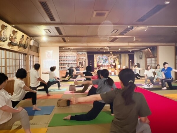 【寺ヨガ】今回も多くの方がご参加くださいましたよ｜常光円満寺サムネイル