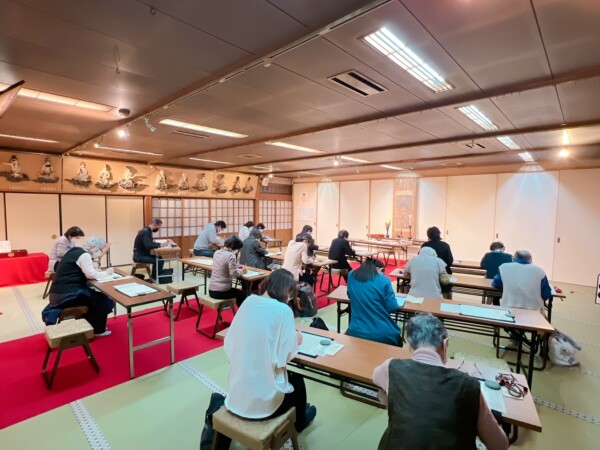 【写経】今日はちょっと少なめ？18名の参加者｜大阪：常光円満寺サムネイル