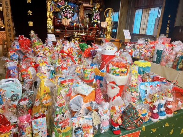 【水子供養】今日はクリスマスでお参りもお供えもいっぱいです｜常光円満寺（大阪）サムネイル