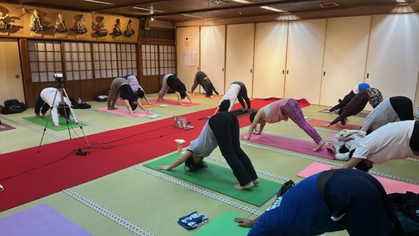 【寺ヨガ】新春チャリティ108太陽礼拝｜常光円満寺（大阪吹田）サムネイル