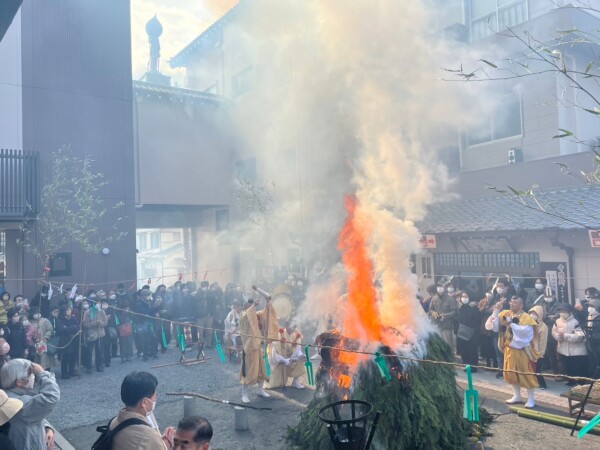 【吹田の火祭】天候に恵まれ多くの参詣者｜常光円満寺（大阪吹田）サムネイル