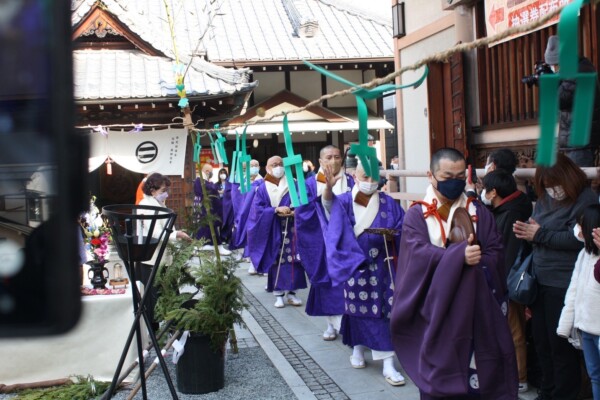 【吹田の火祭】逃げ場のない火祭!?　2月11日(日)は迫力ある炎の祭典｜常光円満寺（大阪吹田）サムネイル