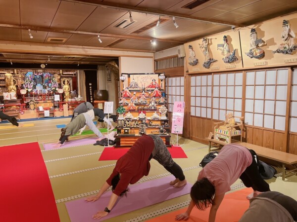 【寺ヨガ】厳しいけど贅沢なヨガ｜常光円満寺（大阪吹田）サムネイル
