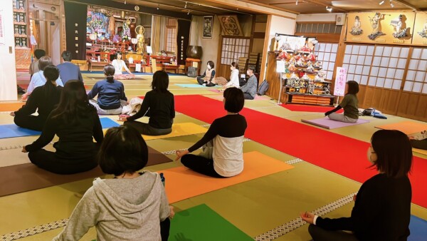 【寺ヨガ】ひな祭りはリラックスヨガでストレス解消｜常光円満寺（大阪吹田）サムネイル