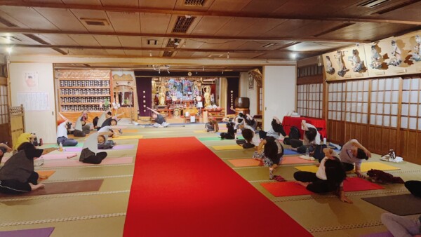 【寺ヨガ】久しぶりにアユミ先生のヨガと阿字観瞑想｜常光円満寺（大阪吹田）サムネイル