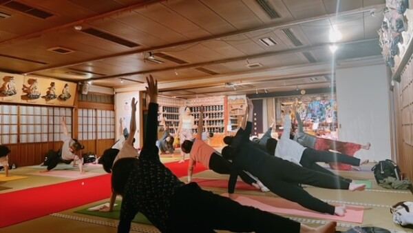 【寺ヨガ】今日はみんな大好きコアトレーニング！そして次回は『お経のコンサート』｜常光円満寺（大阪吹田）サムネイル