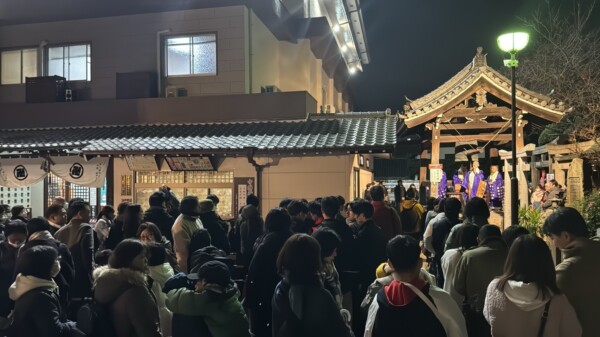 【除夜の鐘】雨の中でも嬉しいことにたくさんのお参り｜常光円満寺（大阪吹田）サムネイル
