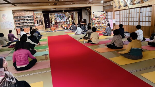 【寺ヨガ】なんと参加者34名！リラックスヨガだから？｜常光円満寺（大阪吹田）サムネイル