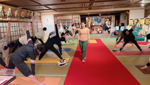 【寺ヨガ】キレイになるヨガで心も身体も美しく！｜常光円満寺（大阪吹田）サムネイル