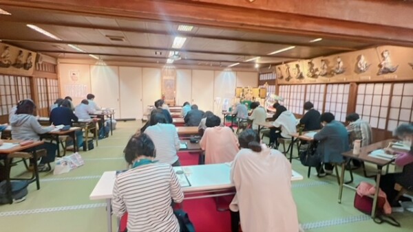 【写経】またまた記録更新！なんと32名の参加者！｜常光円満寺（大阪吹田）サムネイル
