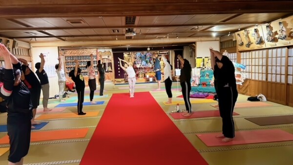 【寺ヨガ】癒しのアロマヨガ｜常光円満寺（大阪吹田）サムネイル