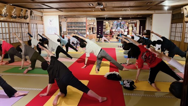 【寺ヨガ】デトックスフローですっきり！次回はお坊さんファッションショー！｜常光円満寺（大阪吹田）サムネイル