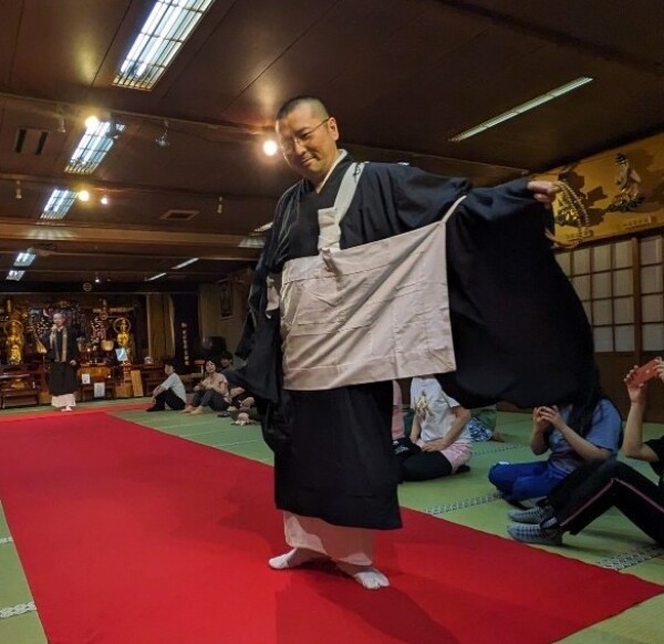 【寺ヨガ】ヨガの後はお坊さんファッションショー｜常光円満寺（大阪吹田）サムネイル