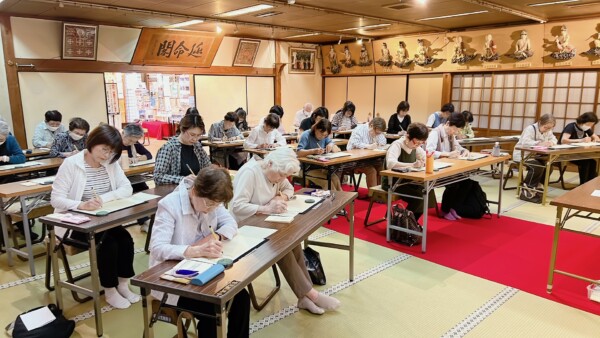 【お写経会】今日も30名ほど参加！円満寺庭園の案内も｜常光円満寺（大阪吹田）サムネイル