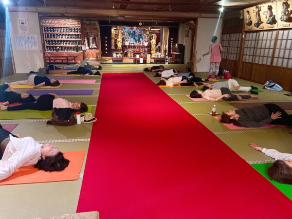 【寺ヨガ】リラックスヨガの後は声明コンサート！｜常光円満寺（大阪吹田）サムネイル
