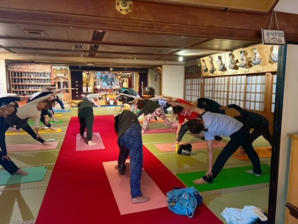 【寺ヨガ】人気の『キレイになるヨガ』｜常光円満寺（大阪吹田）サムネイル