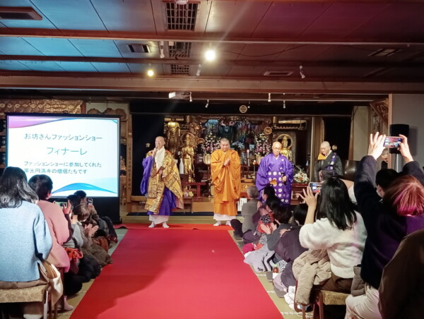 【イベント】お坊さんファッションショーの様子（動画有り）｜常光円満寺サムネイル
