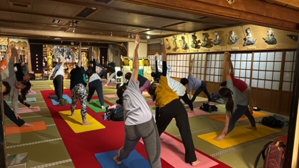 【寺ヨガ】コロナ後、新記録達成。なんと40名もの参加者！｜常光円満寺（大阪吹田）サムネイル