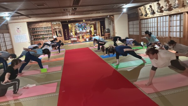 【寺ヨガ】動きのある楽しいヨガでした｜常光円満寺（大阪吹田）サムネイル